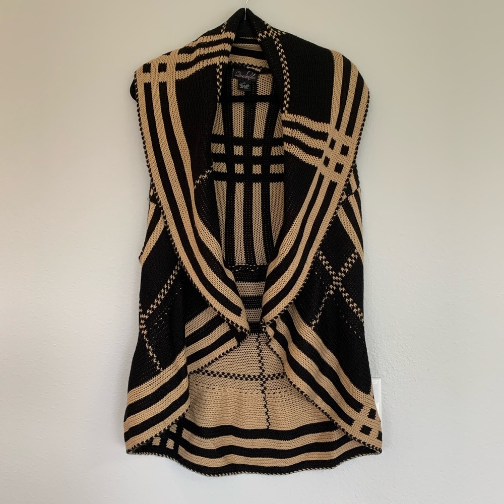 Questions black and tan sweater vest M.